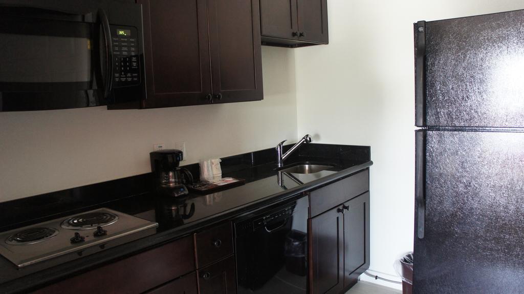 Lux Inn And Suites Three Rivers الغرفة الصورة