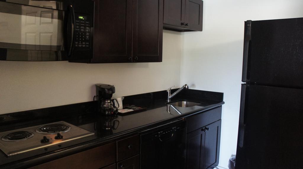 Lux Inn And Suites Three Rivers الغرفة الصورة