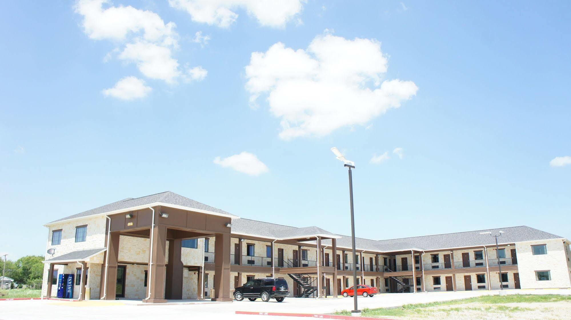 Lux Inn And Suites Three Rivers المظهر الخارجي الصورة