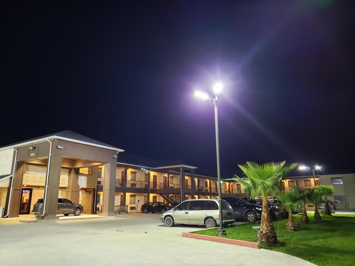 Lux Inn And Suites Three Rivers المظهر الخارجي الصورة